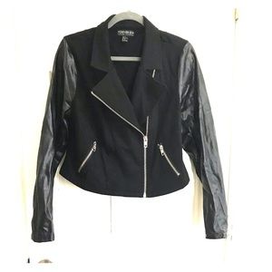 Leather sleeved jacket